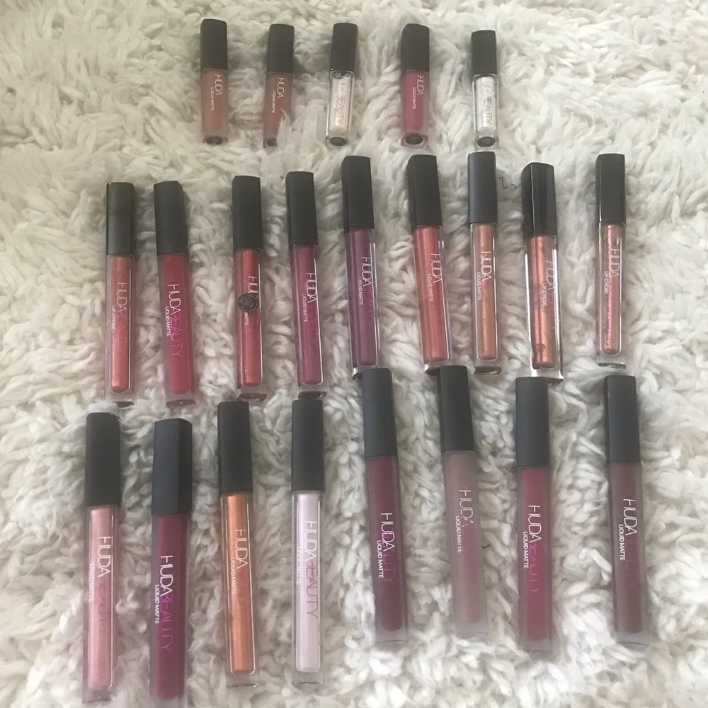 HUDA BEAUTY Liquid Matte Lipstick and strobe